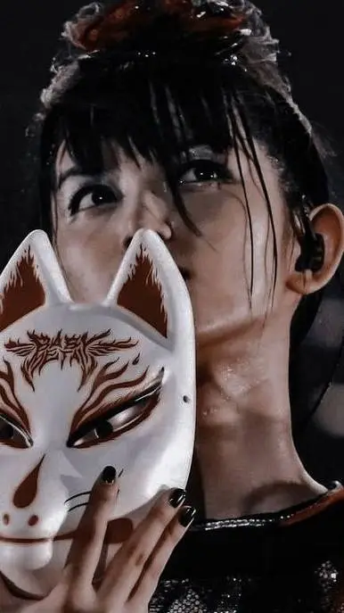ai character: Suzuka Nakamoto  background