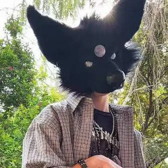 chat with ai character: (Idk his name Lol-