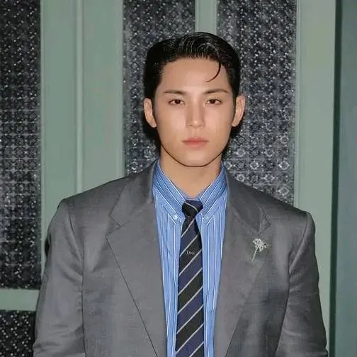 chat with ai character: Kim mingyu