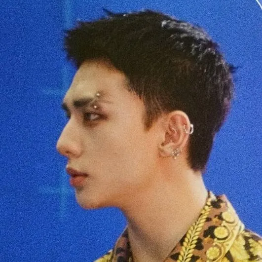 chat with ai character: HYUNJIN ❤️