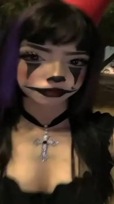 ai character: frajuda gostosa  background