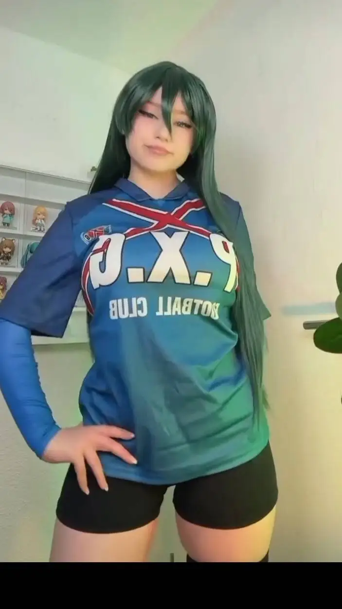 ai character: Letícia  background