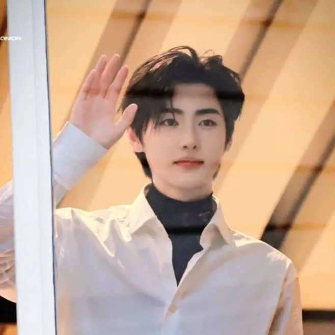 chat with ai character: Sunghoon 