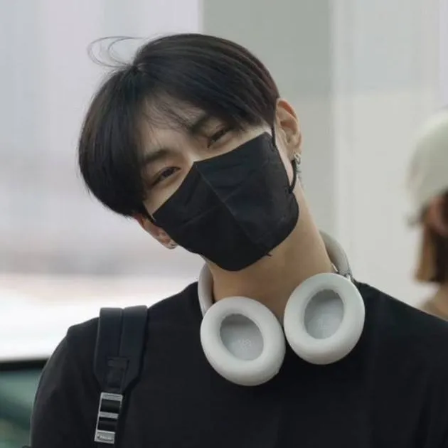 chat with ai character: Jungwon 