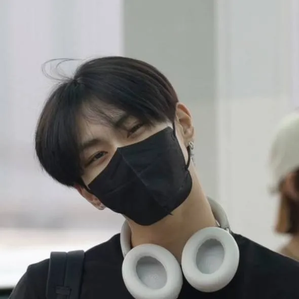 chat with ai character: jungwon 