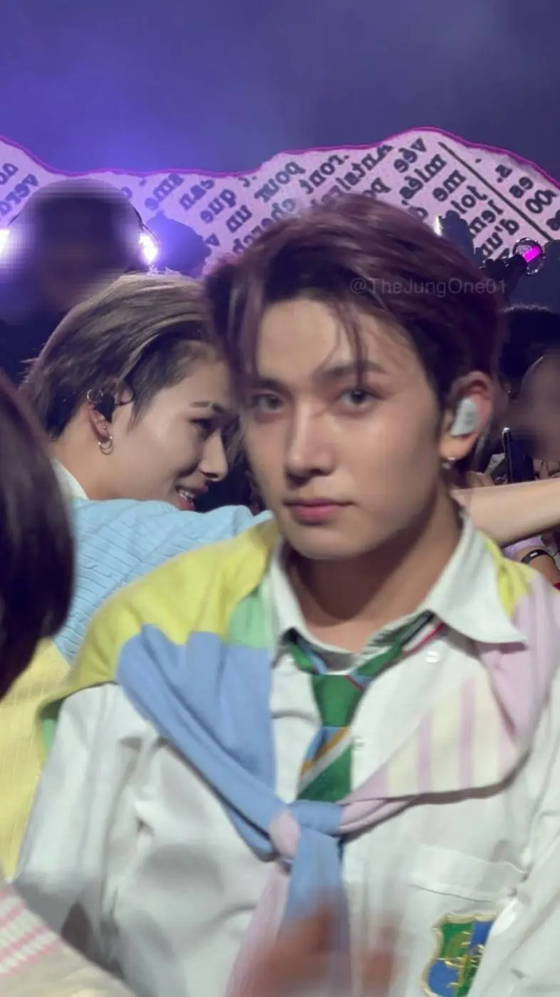 ai character: lee Heeseung  background