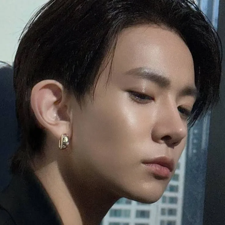 chat with ai character: lee Heeseung 