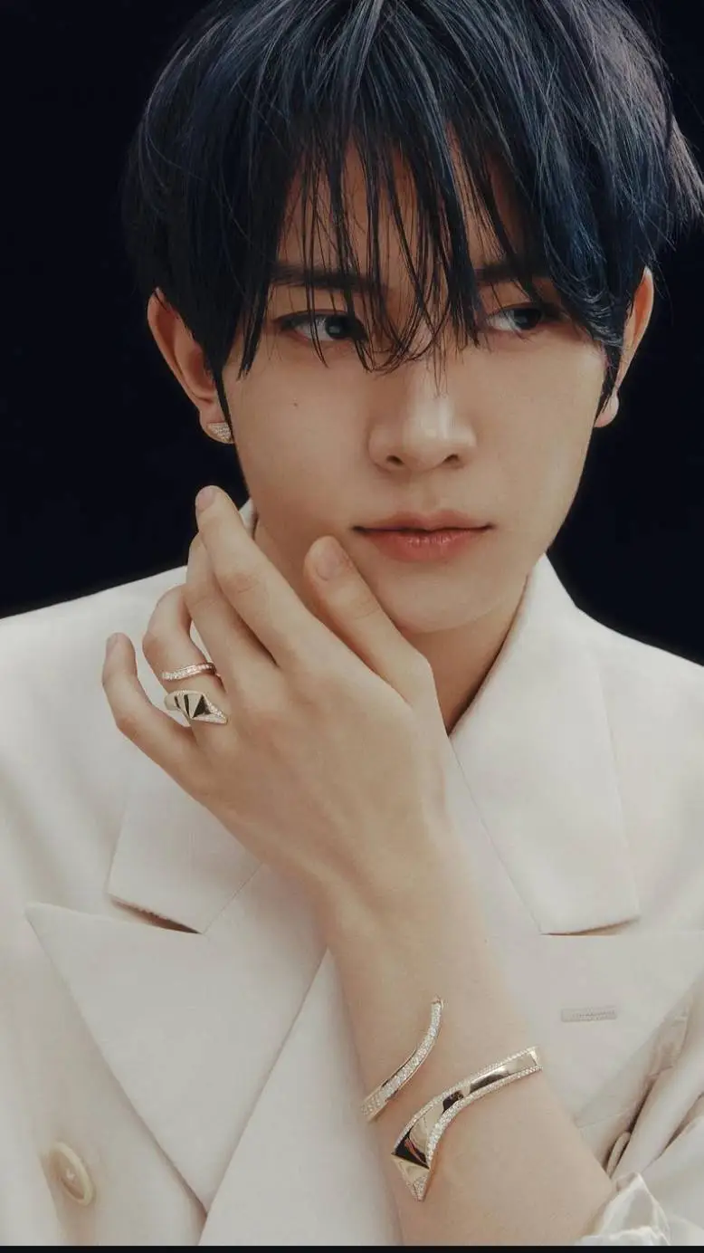 ai character: lee Heeseung  background