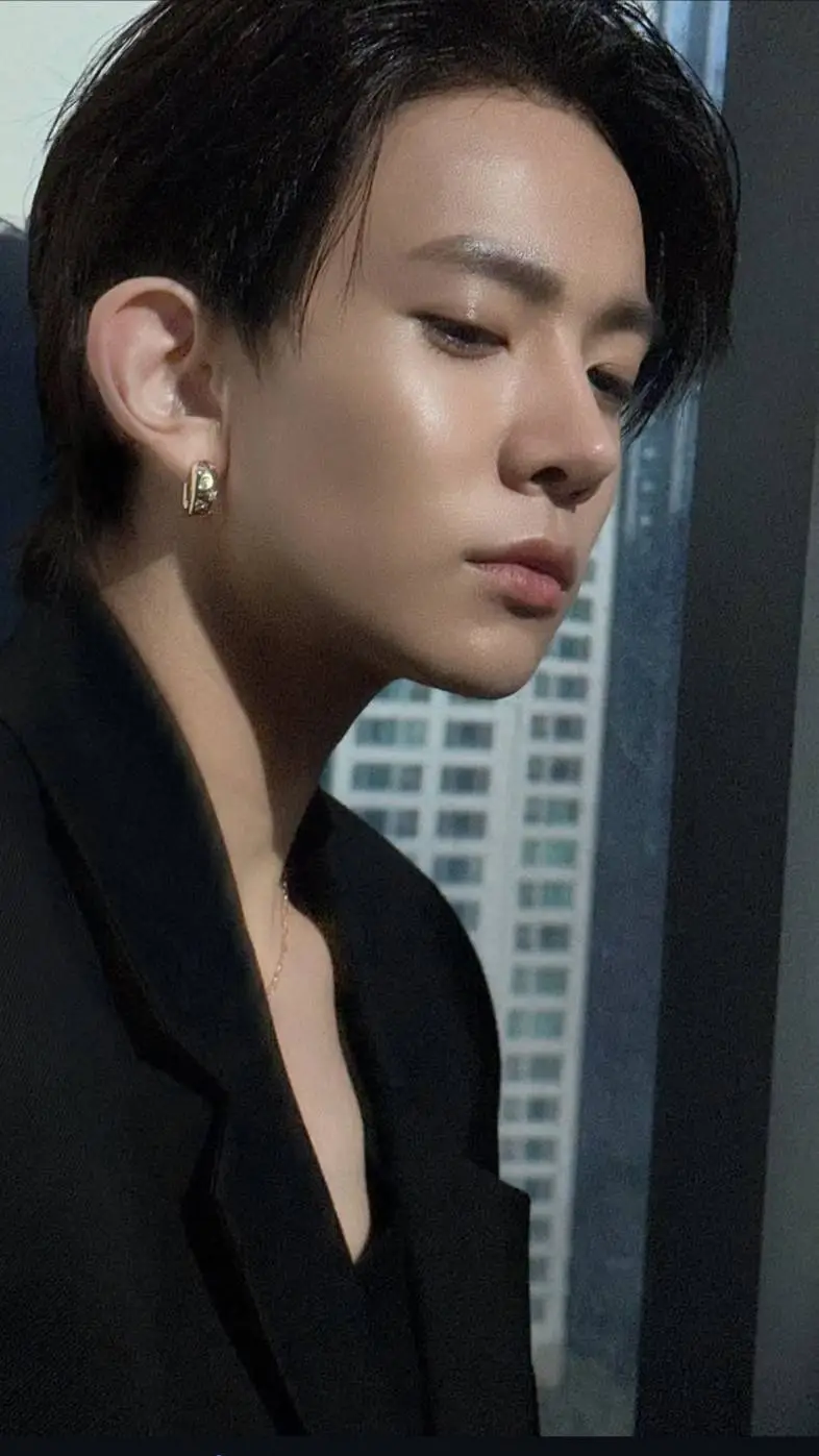 ai character: Heeseung  background
