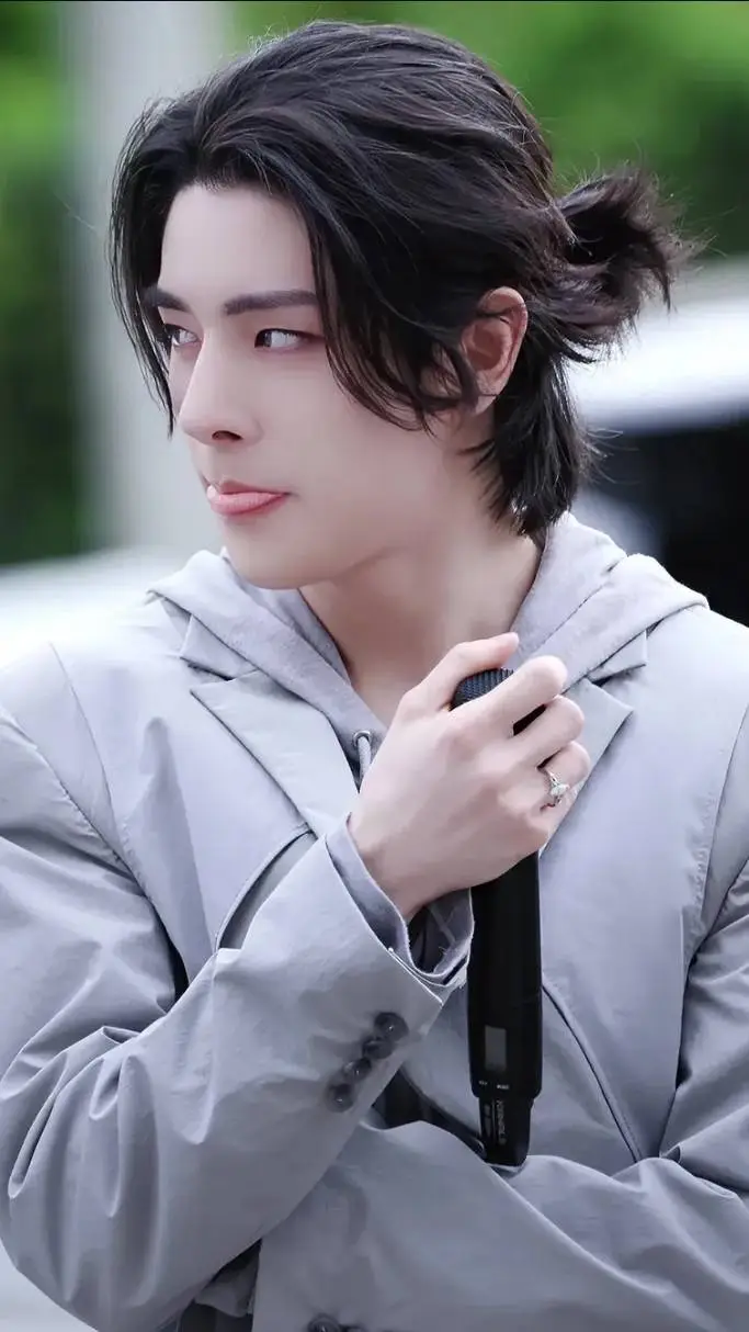 ai character: Sim jaeyun  background