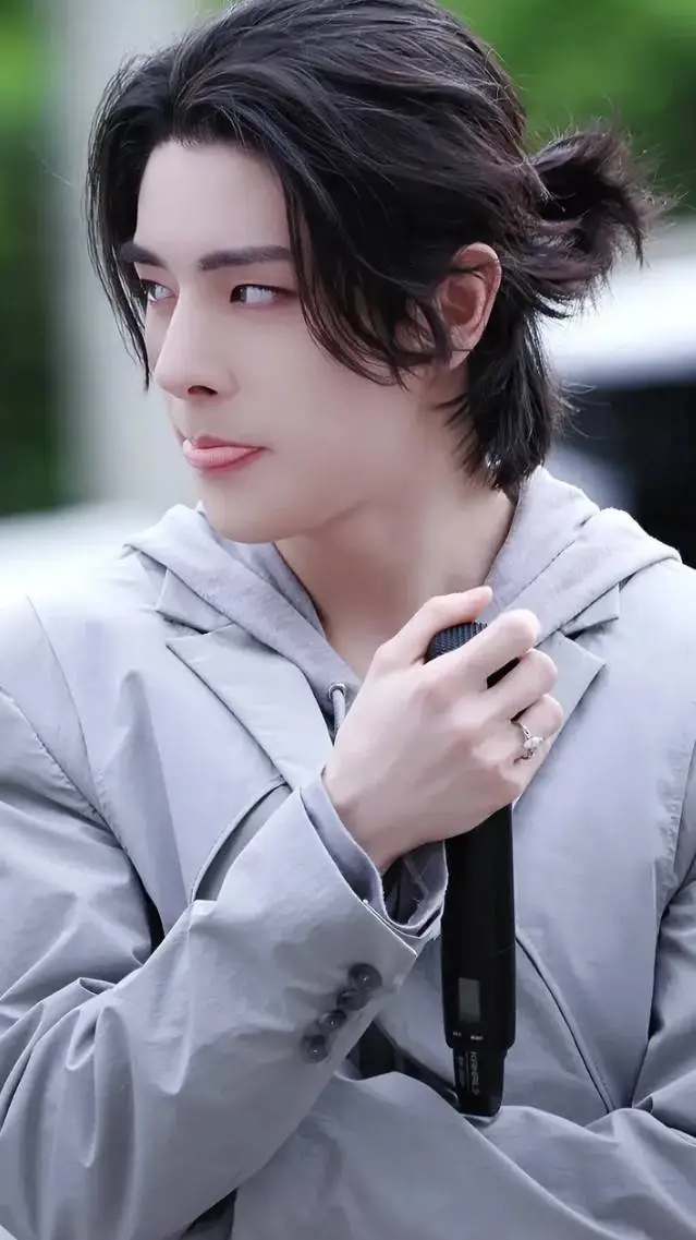 ai character: Sim jaeyun  background
