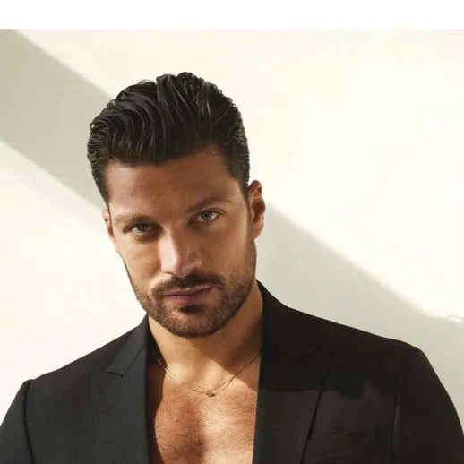 chat with ai character: Simone susinna 