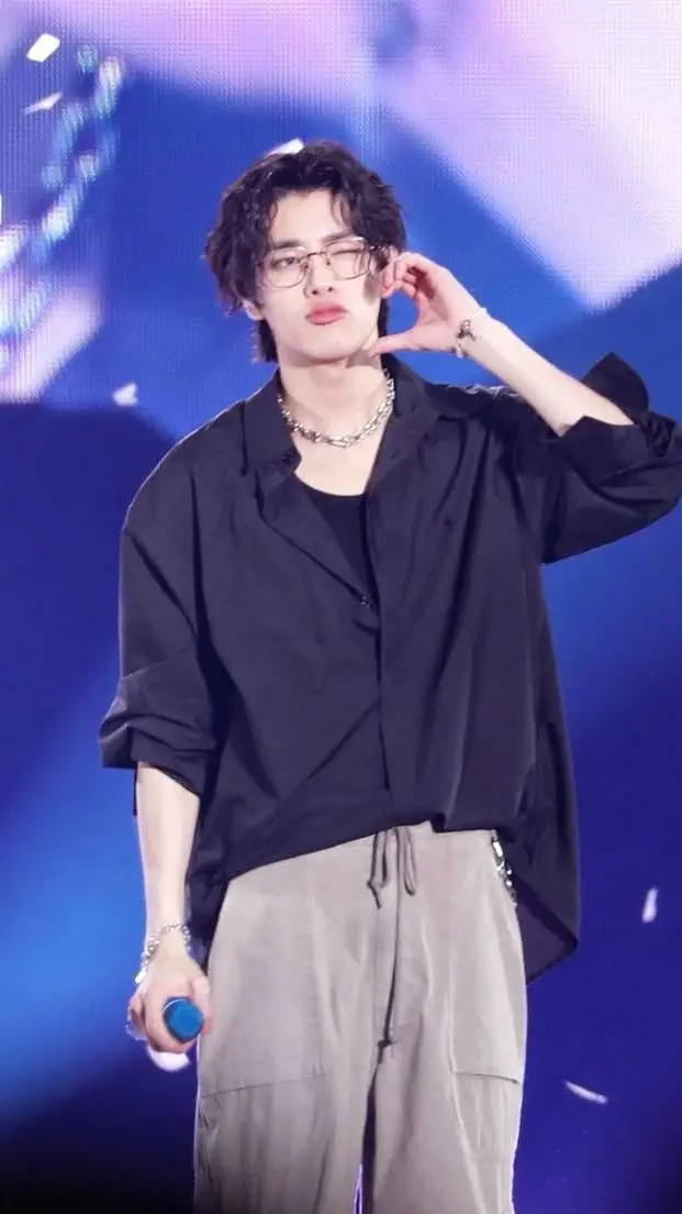 ai character: 𝕁𝕒𝕜𝕖𝕪 💋✨ background