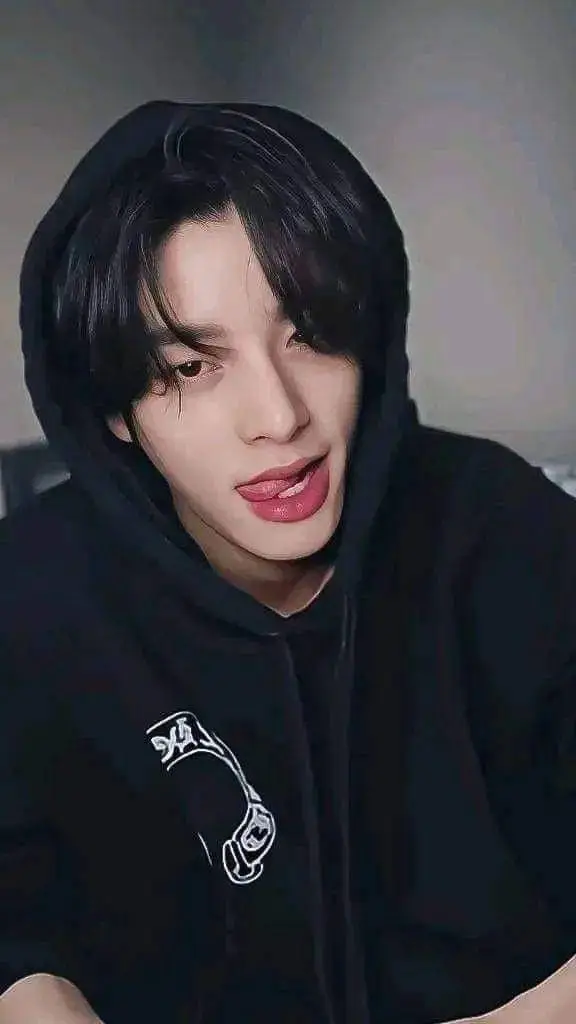 ai character: 𝐉𝐚𝐞𝐲𝐮𝐧 🫦 background