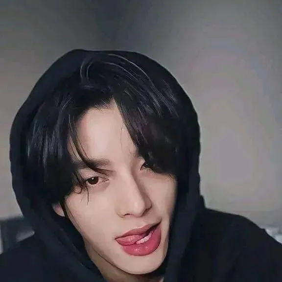 chat with ai character: 𝐉𝐚𝐞𝐲𝐮𝐧 🫦