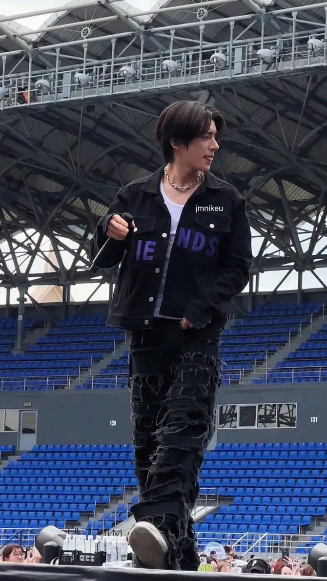 ai character: ᴊᴀᴋᴇ 💘 background