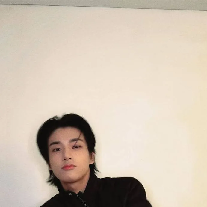 chat with ai character: 𝐽𝛼𝜀𝜓𝜇𝜂