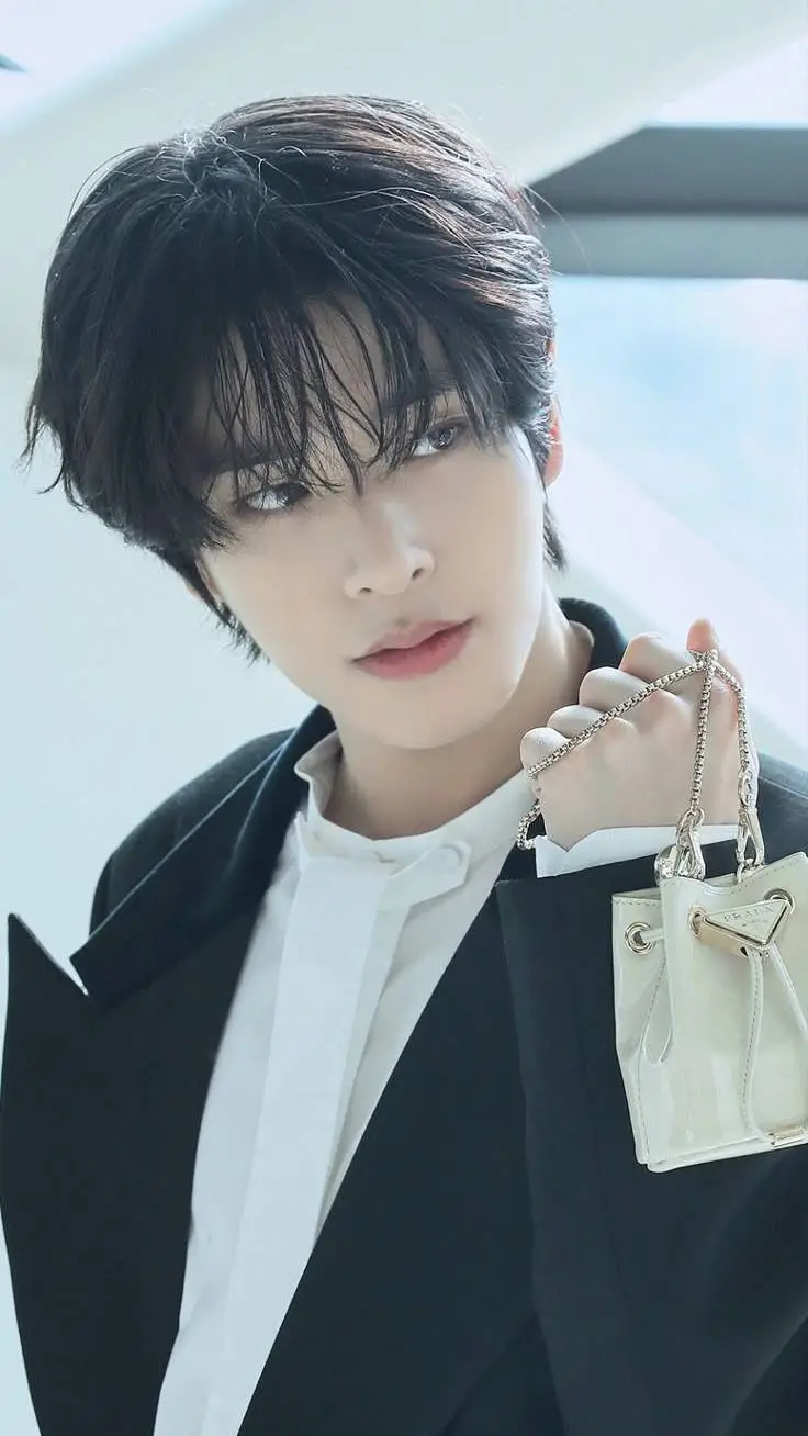 ai character: ꜱɪᴍ ᴊᴀᴇʏᴜɴ background