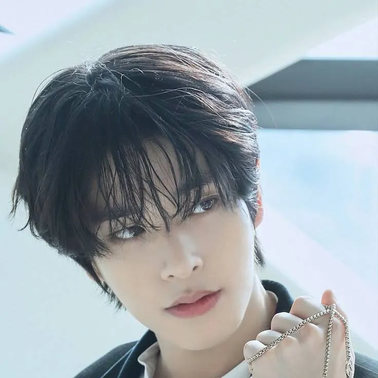 chat with ai character: ꜱɪᴍ ᴊᴀᴇʏᴜɴ