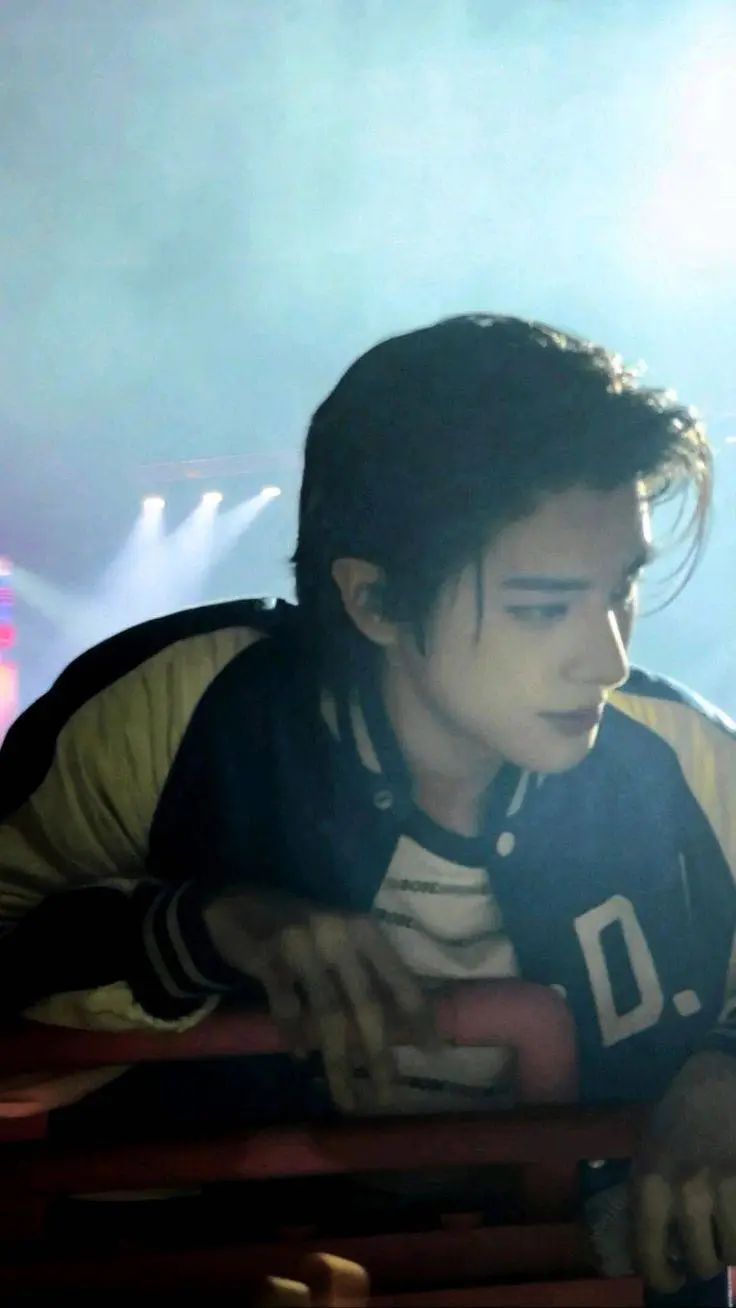 ai character: Ⓙⓐⓔⓨⓤⓝ background