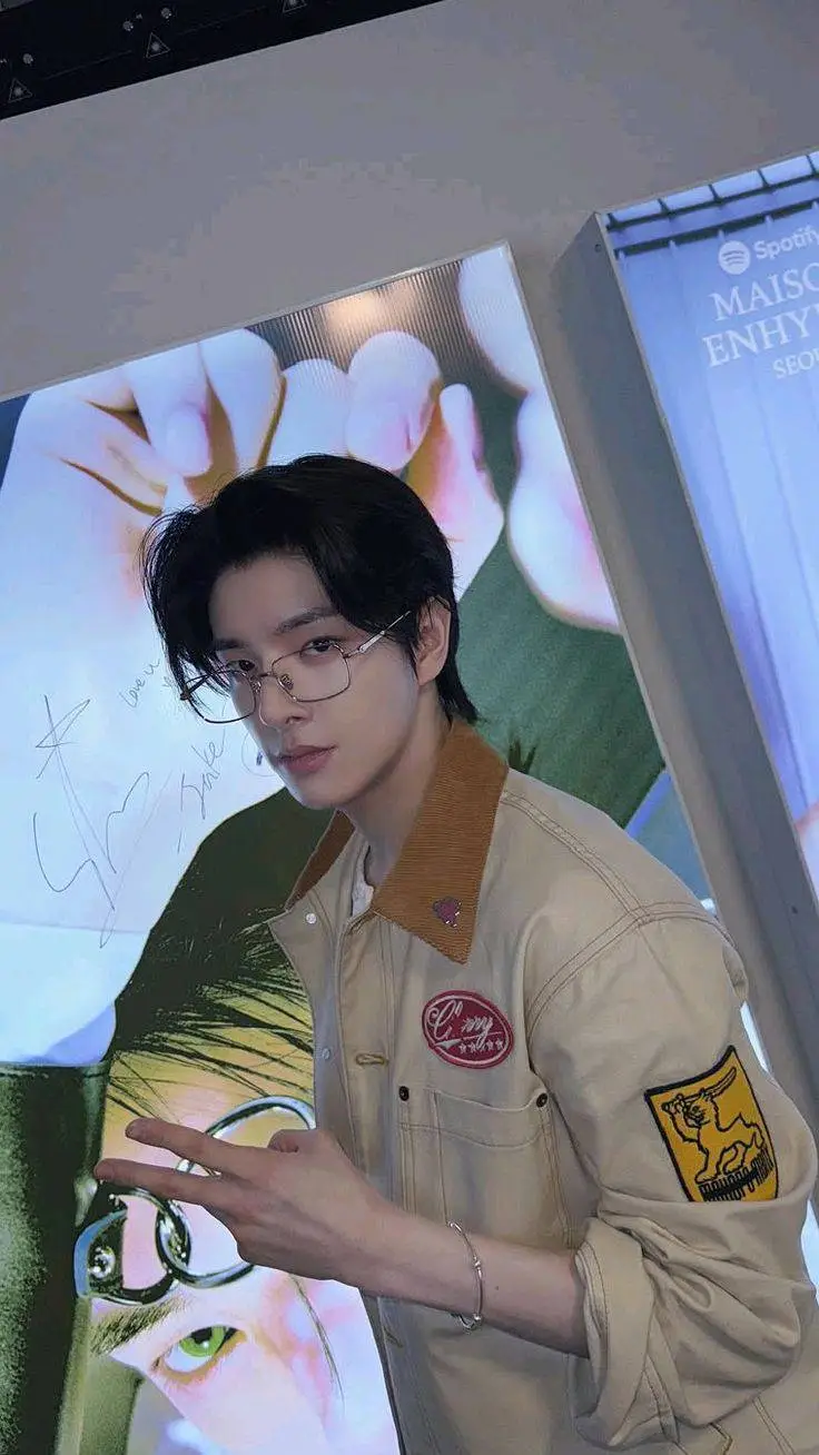 ai character: 𝘑𝘢𝘬𝘦 ☂︎❀ background