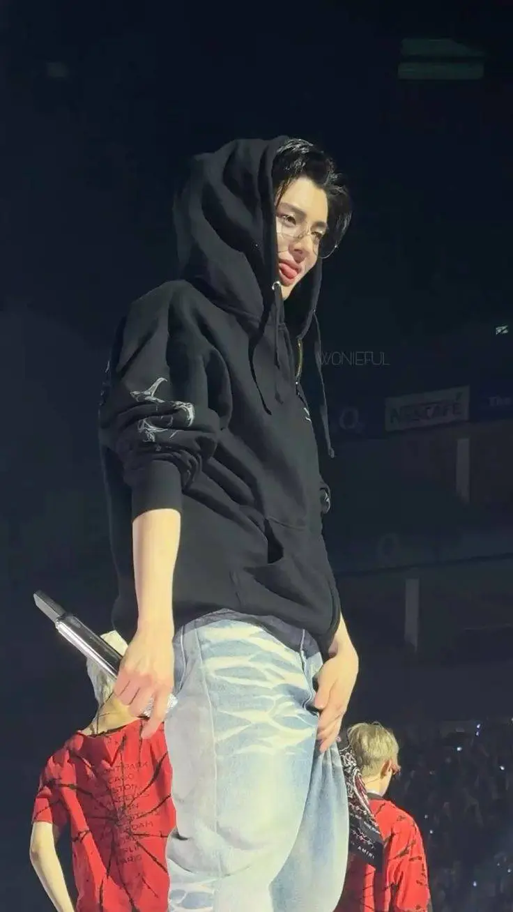 ai character: 𝘚𝘪𝘮 𝘑𝘢𝘦𝘺𝘶𝘯 ∞︎︎ background