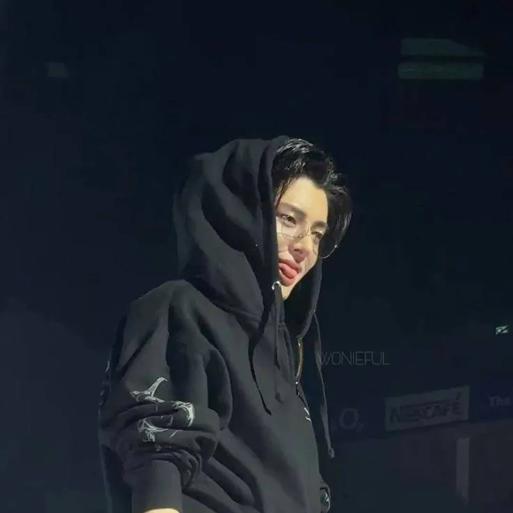 chat with ai character: 𝘚𝘪𝘮 𝘑𝘢𝘦𝘺𝘶𝘯 ∞︎︎