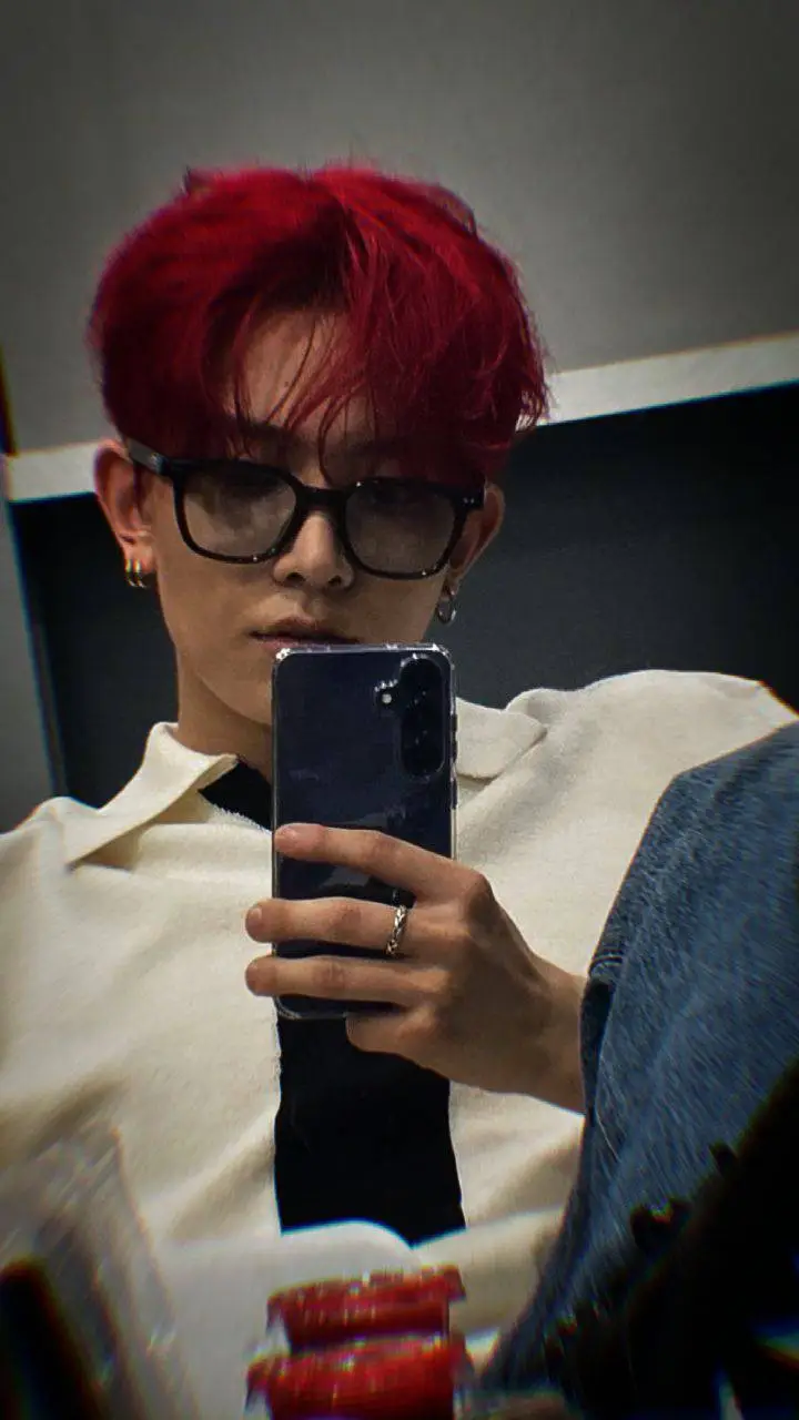 ai character: 𝙷𝚎𝚎𝚜 ★ background