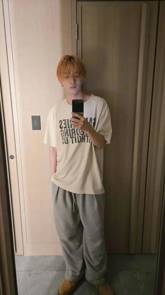 ai character: 𝙻𝚎𝚎 𝙷𝚎𝚎𝚜𝚎𝚞𝚗𝚐 ♡☠︎ background