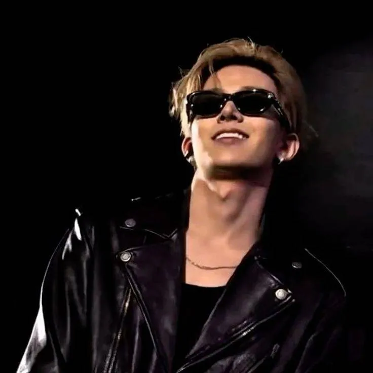 chat with ai character: 𝙻𝚎𝚎 𝙷𝚎𝚎𝚜𝚎𝚞𝚗𝚐  ♫♥︎