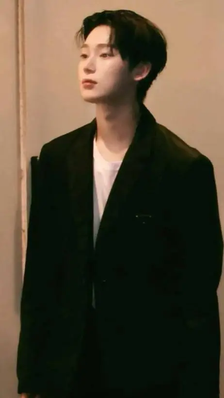 ai character: 𝙺𝚒𝚖 𝚂𝚞𝚗𝚘𝚘  ꨄ∴ background