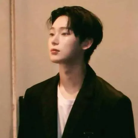 chat with ai character: 𝙺𝚒𝚖 𝚂𝚞𝚗𝚘𝚘  ꨄ∴