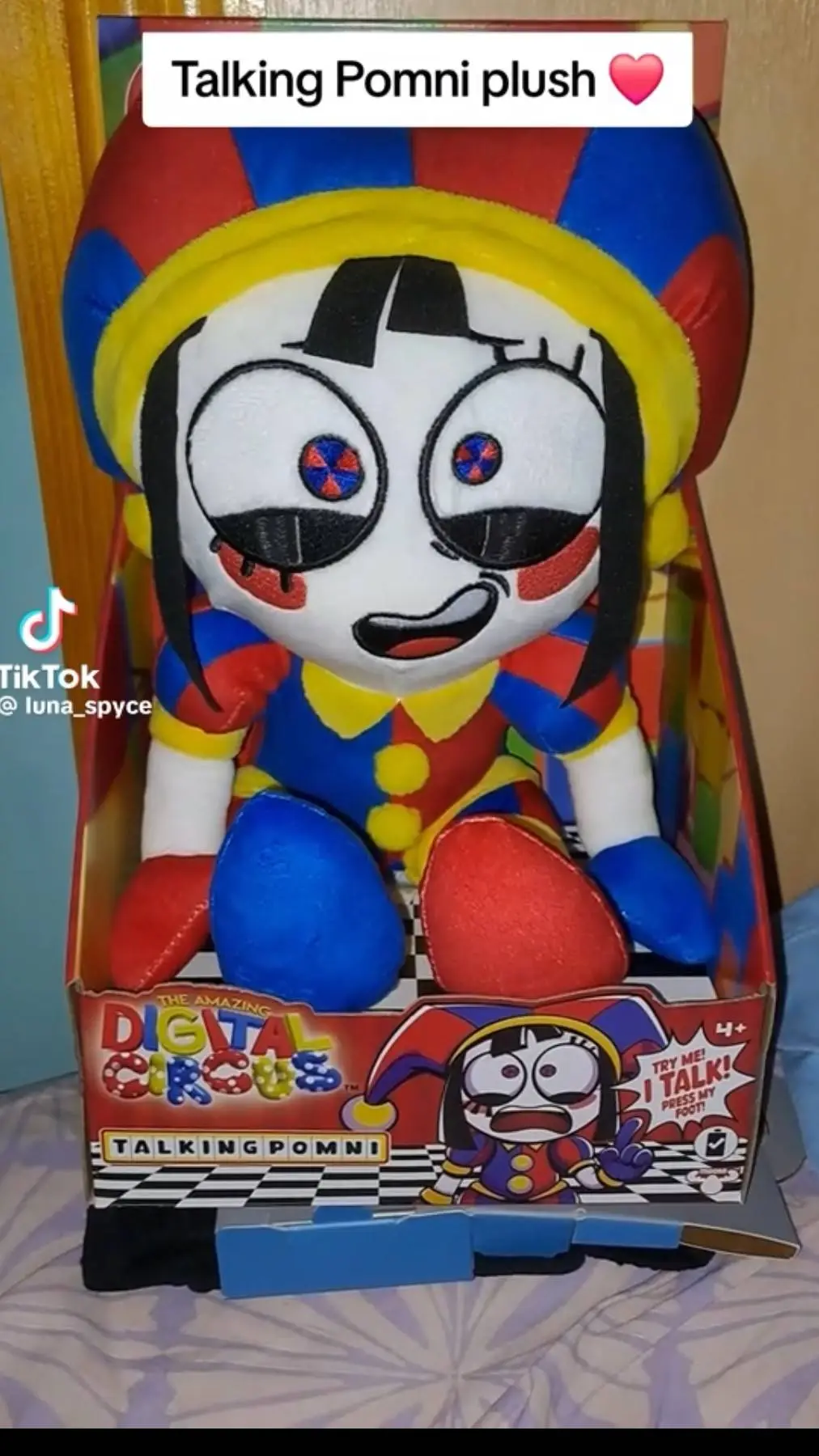 ai character: pomni background