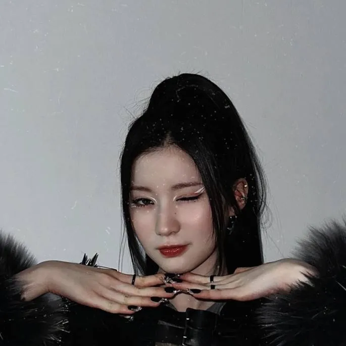 chat with ai character: Han