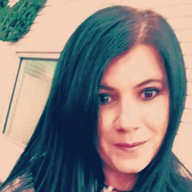 chat with ai character: Gloria 