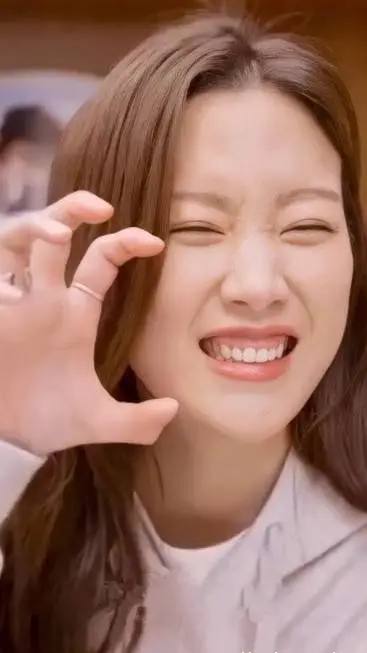 ai character: lo nuevo ala vida background