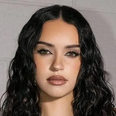 chat with ai character: daniela tu mama