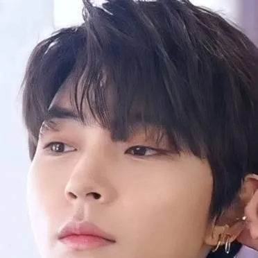 chat with ai character: un vecino ruidoso