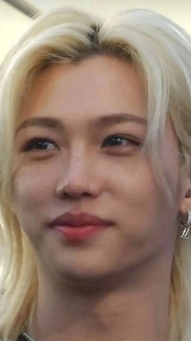 ai character: tu primo felix 😎 background