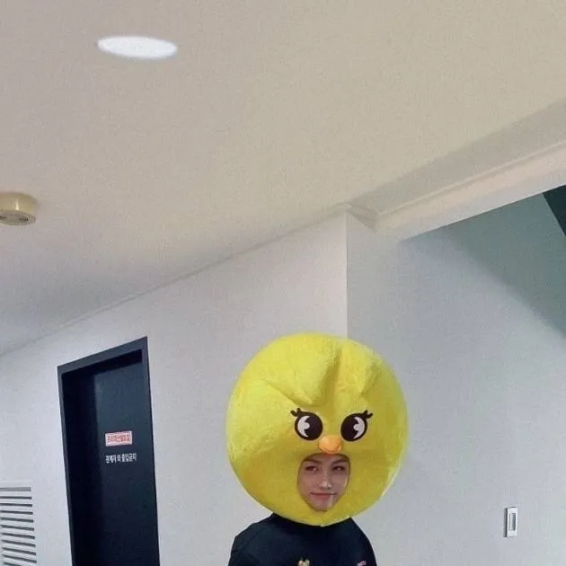 chat with ai character: 💛𝕗𝕖𝕝𝕚𝕩💛