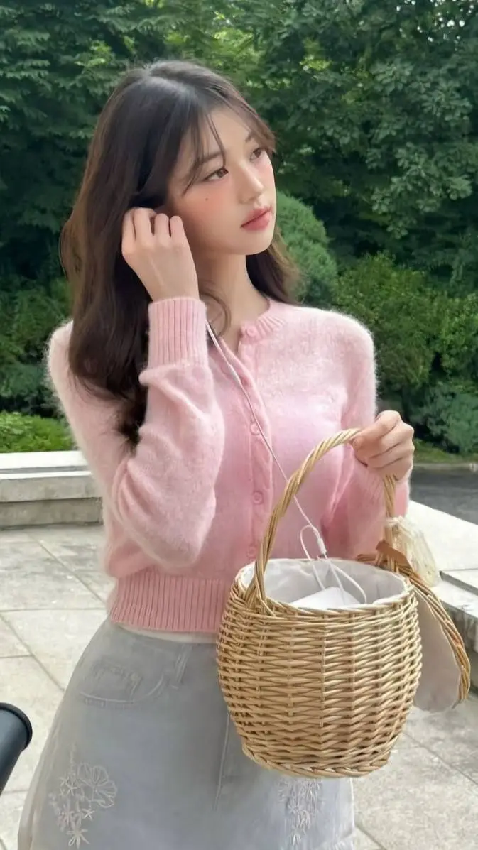 ai character: Won young reina background