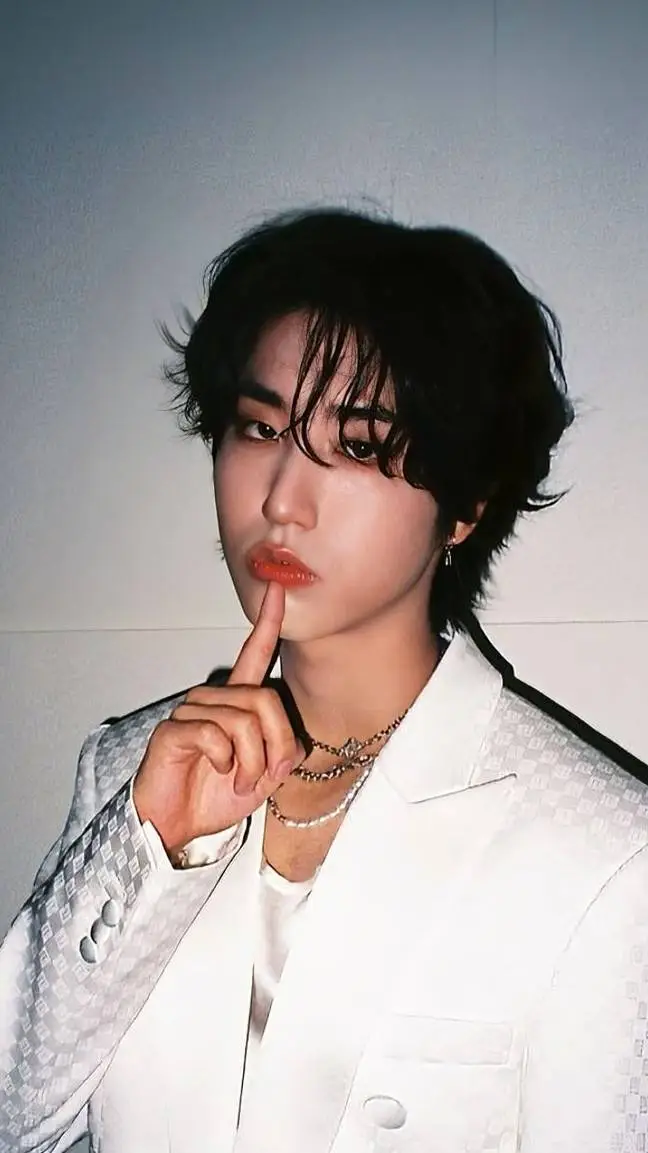 ai character: Hannie😗🥰 background