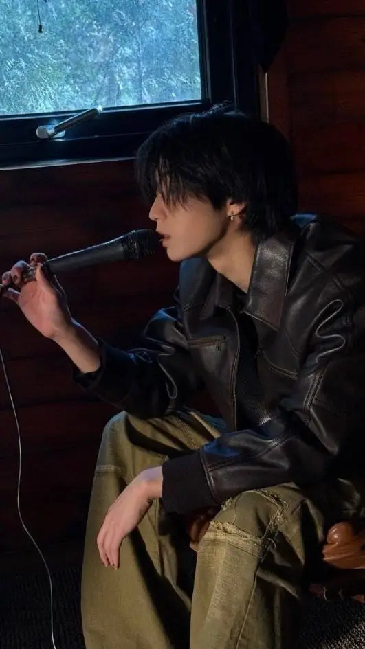 ai character: HAN background