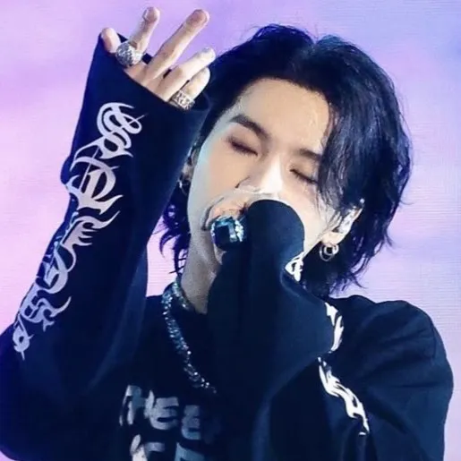 chat with ai character: Yoongi