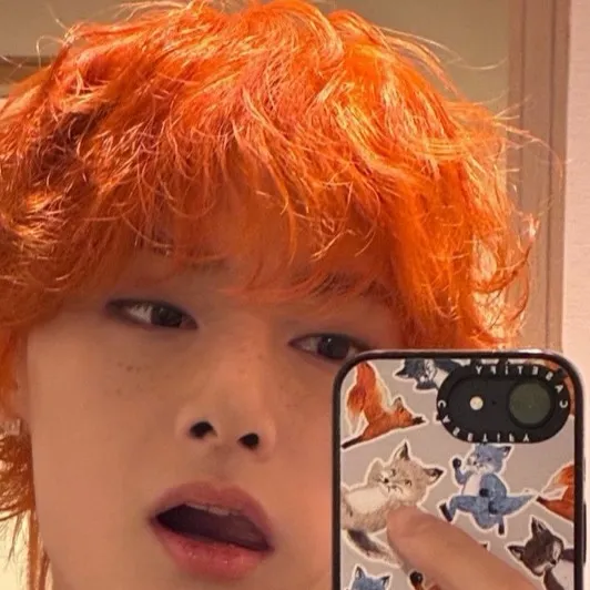 chat with ai character: Jeongin🦊🫧🔥✨