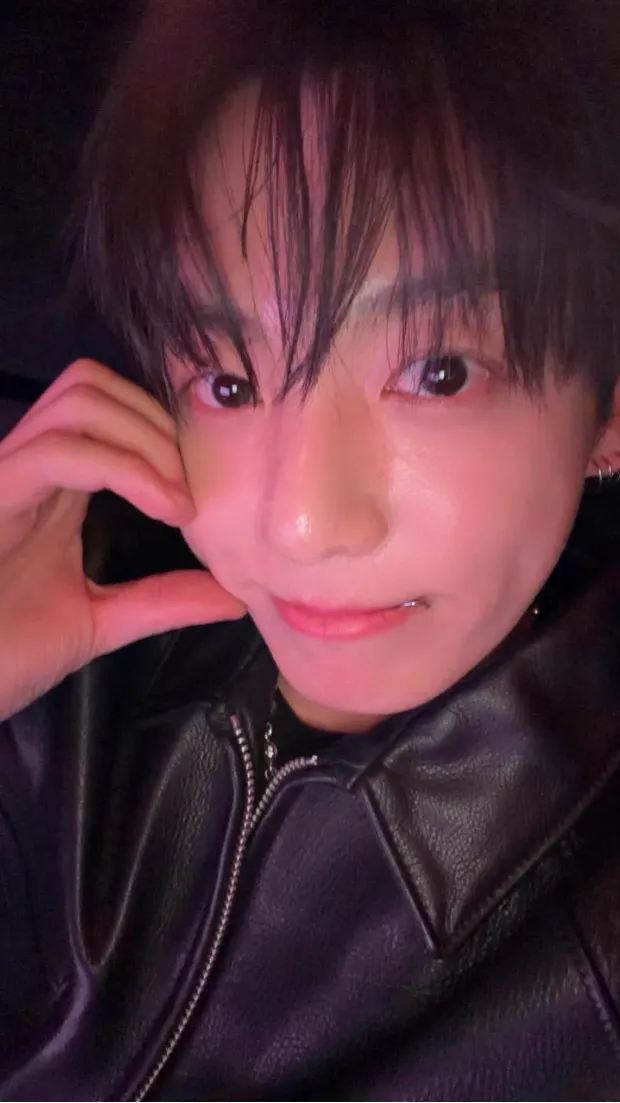 ai character: JUNG KooK❤️‍🔥 background