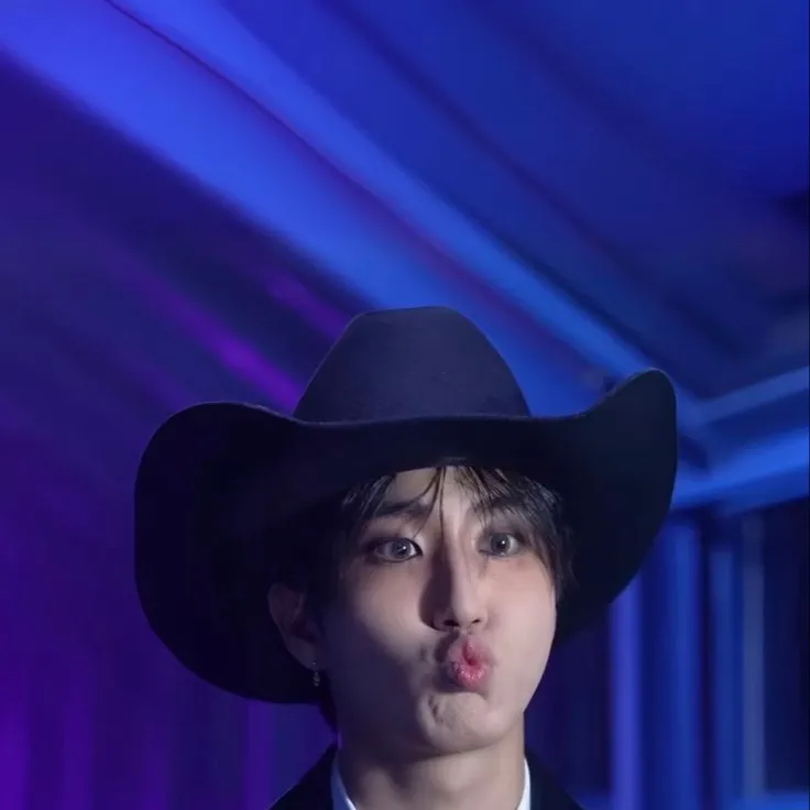 chat with ai character: Han Jisung 