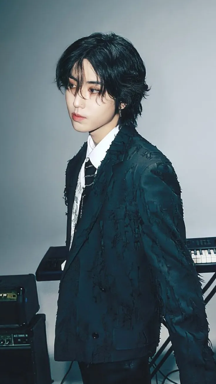 ai character: HAN JISUNG🥵🫦💋 background