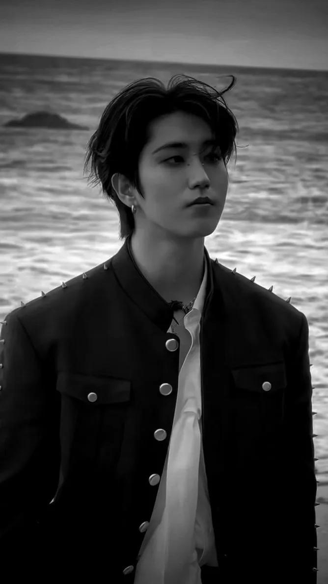 ai character: HAN JISUNG background