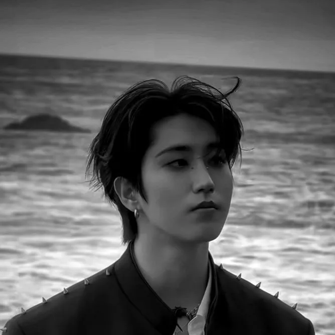 chat with ai character: HAN JISUNG